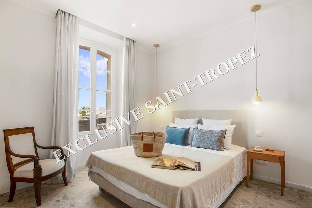 Appartement entier, Pied-à-terre tropézien avec vue port, au cœur du village in Saint-Tropez, Côte méditerranéenne (France)