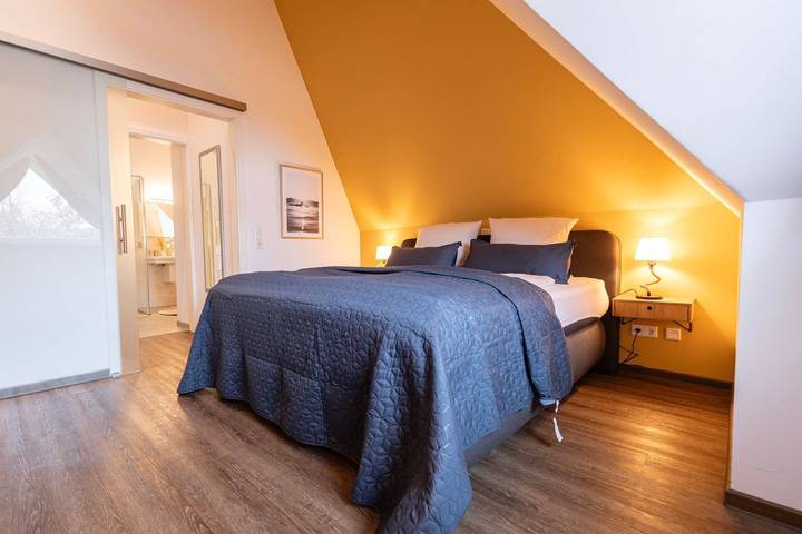 Ferienhaus für 12 Personen, mit Seeblick und Ausblick sowie Garten und Sauna in Bad Zwischenahn - 2