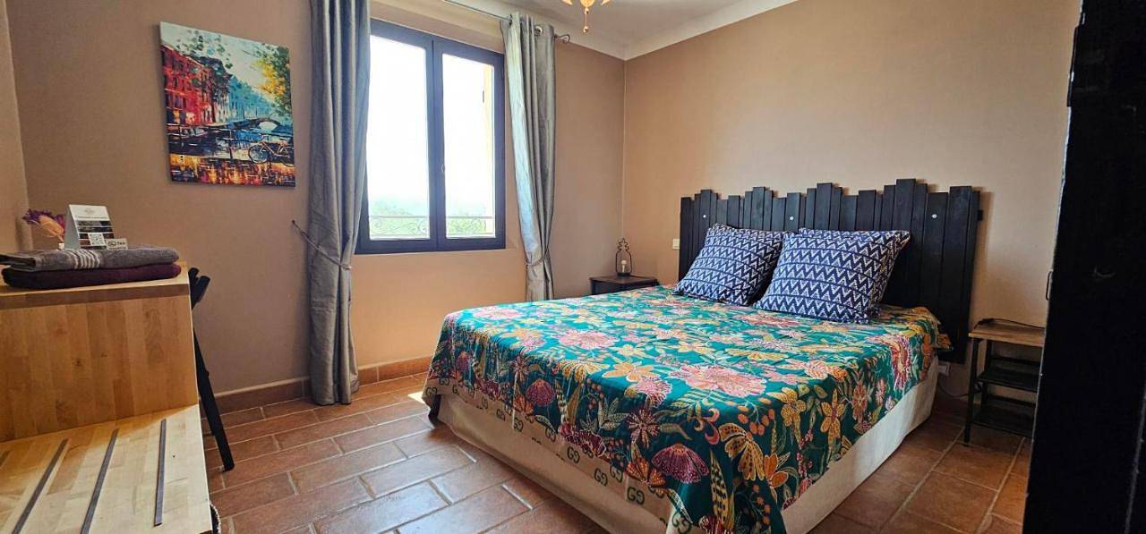 Villa Tropez Chambres d'hôtes in Le Luc, Région de Draguignan