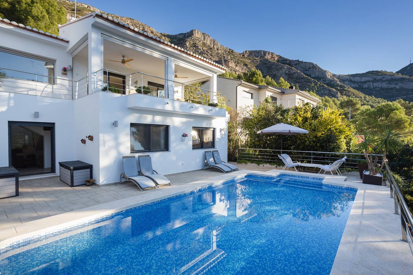 Casa vacanze 'Mountain View Villa' con vista sulle montagne, Wi-Fi e aria condizionata in La Drova, Barx