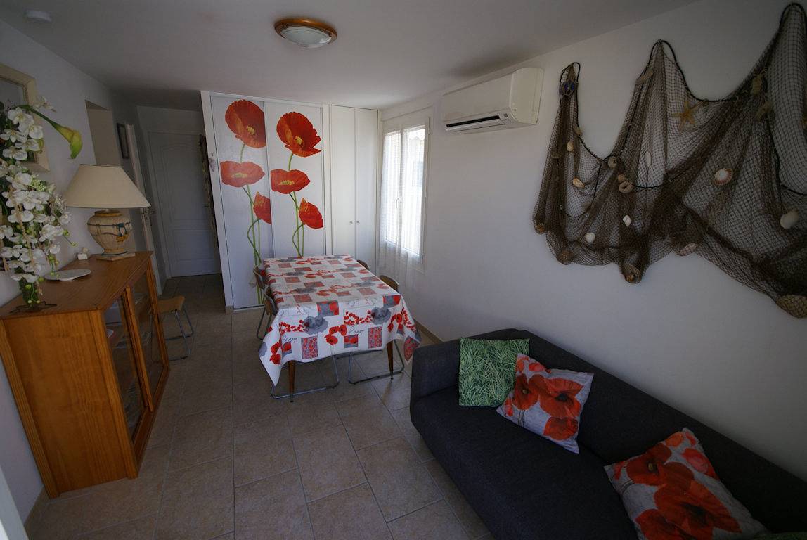 Appartement entier, Appartement "L'Hippocampe" dans chalet, climatisé, Wifi in Plage des Chalets, Gruissan