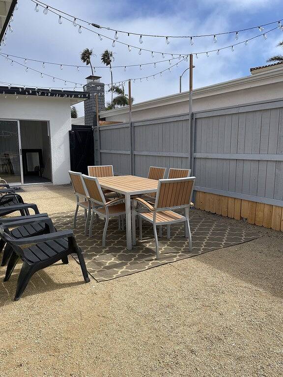 Twin Palms Ventura Pierpont Beach Bungalow Steps from the Ocean Newly Renovated in Ventura Beach, Ventura