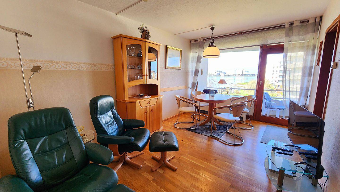 Ganze Wohnung, Charmante Ferienwohnung für 2 mit tollem Blick auf Binnensee und Ostsee! in Steinwarder, Heiligenhafen