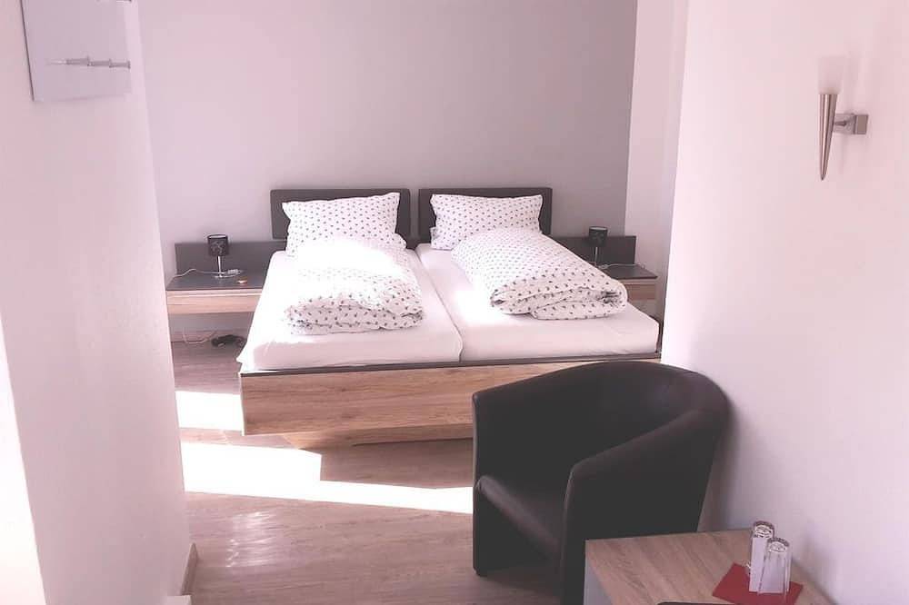 Doppelzimmer klein (Standard) - Pension Marktblick - bed & breakfast in Friedrichstadt, Eider-Treene-Sorge