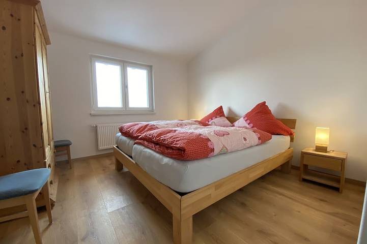 Ganze Wohnung, Idyllische FeWo im Grünen mit Westbalkon, Parkplatz (Wallbox) und Fahrradraum. in Lindau, Bayerisch Schwaben