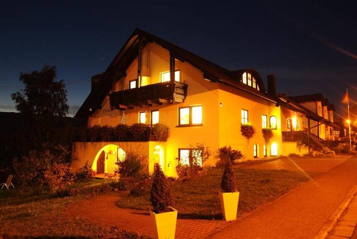 Ferienhaus für 2 Personen, mit Balkon und Terrasse sowie Whirlpool und Garten in Bad Bocklet