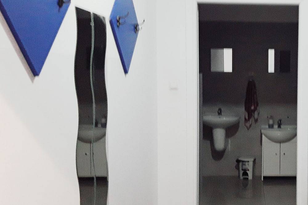 Gallery of Colors - a room with private bathroom in Łódź, Region Lodz