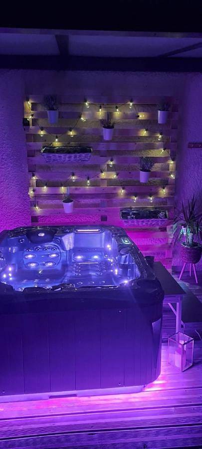 Location de vacances pour 2 personnes, avec terrasse ainsi que jardin et jacuzzi à Malves-en-Minervois - 2
