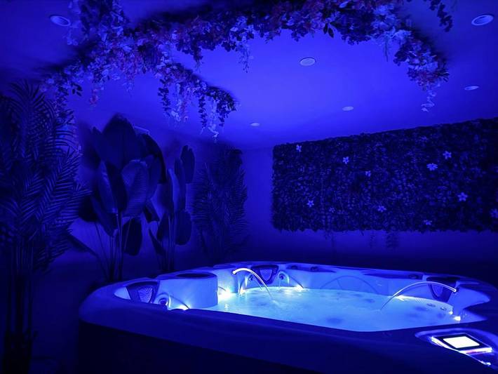 Gîte pour 4 personnes, avec jacuzzi ainsi que piscine et jardin à Berre-les-Alpes