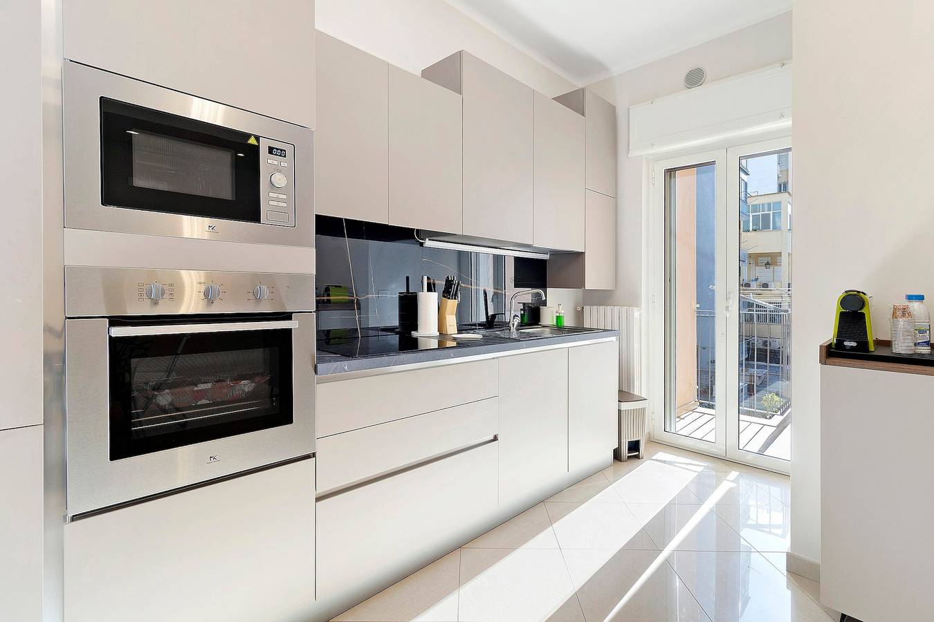 Apartamento entero, Abbrescia 10 – Apartamento céntrico en Bari con balcón, self check-in, wifi, 6 huéspedes in Bari, Region de Bari