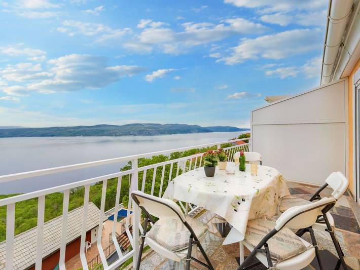 Ferienhaus für 4 Personen, mit Balkon und Garten sowie Pool