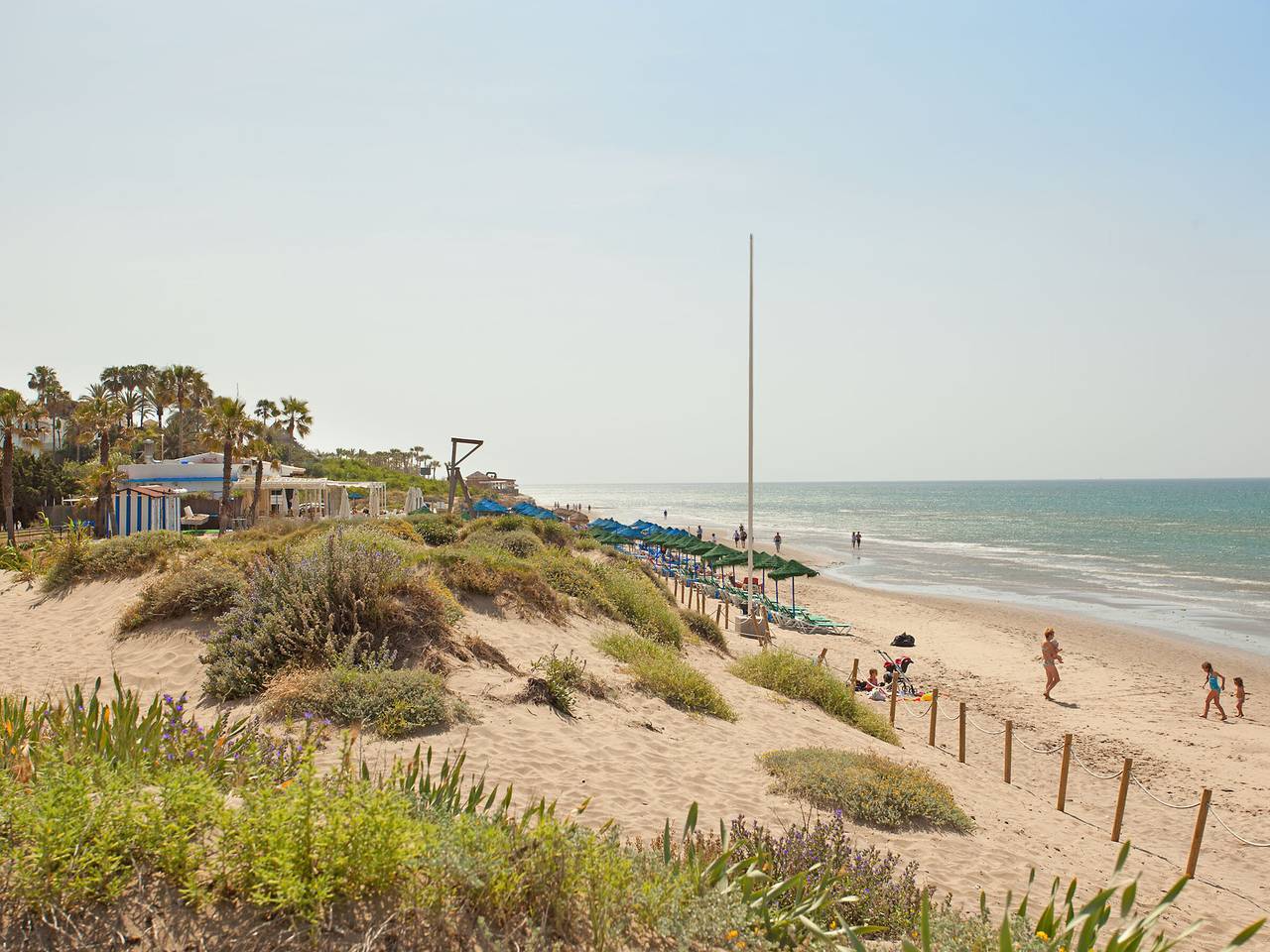 Entire studio, Beachfront Studio in Elviria with Wi-Fi, Air Conditioning and Pool in Marbella East, Marbella