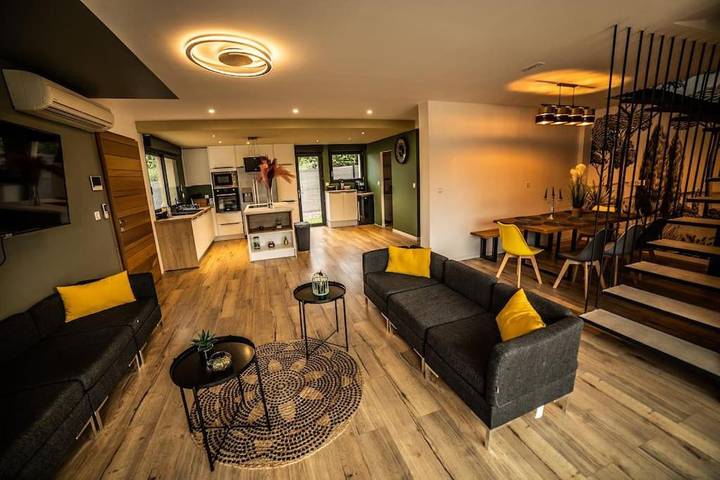 Location de vacances pour 8 personnes, avec jardin ainsi que jacuzzi et piscine à Saint-Bauzille-de-Montmel - 4