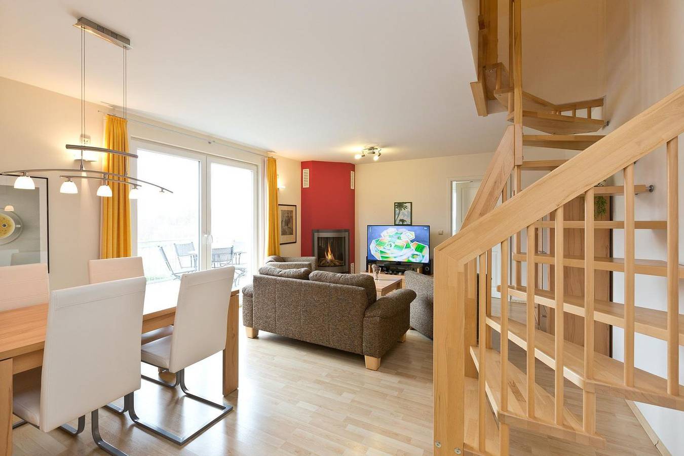 Ganze Wohnung, Komfortable Ferienwohnung mit Balkon, Sauna und Kamin in Göhren-Lebbin. in Göhren-Lebbin, Fleesensee