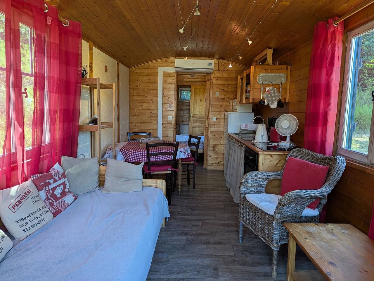 Komfortabler Zigeunerwagen im Herzen des Loiretals, ideal für Entspannung und Schlossbesichtigungen in Lion-en-Sullias, Loire-Tal