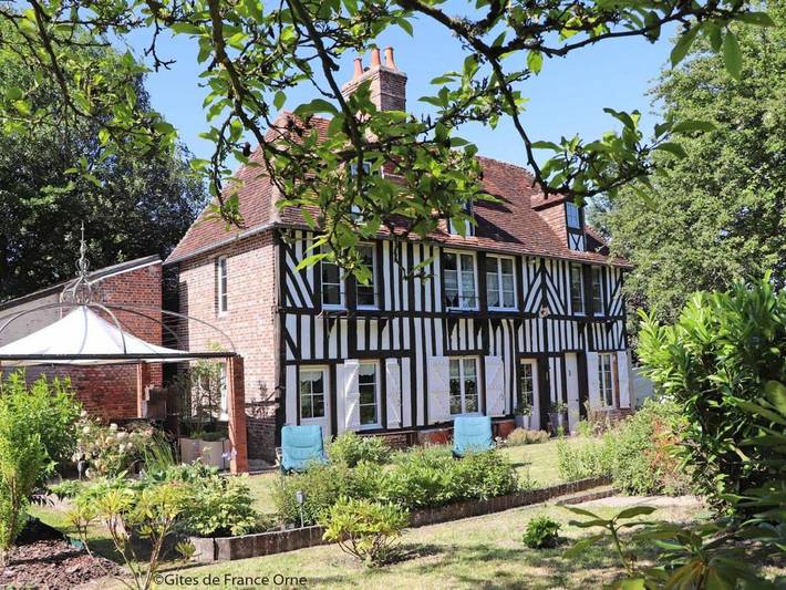 Location de vacances pour 5 personnes, avec terrasse et jardin à Vimoutiers