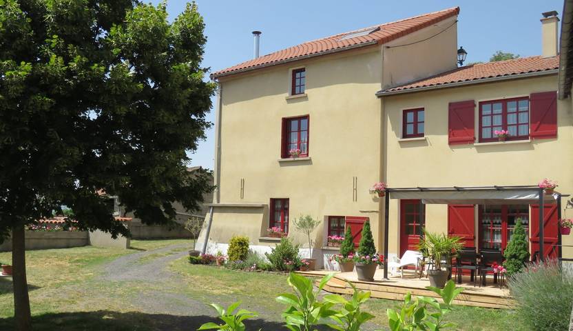 Gîte pour 8 personnes, avec jardin et terrasse dans le Puy-de-Dôme - 3