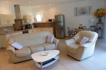 Gîte pour 4 personnes, avec jardin et terrasse dans Sainte-Lucie de Porto-Vecchio