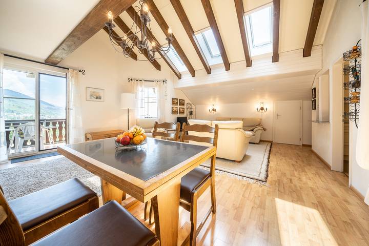 Ganze Wohnung, 5401 Großzügige Dachgeschoss-Wohnung mit Parkettboden und Balkon - Moderne und helle Gestaltung in Vulpera, Tarasp