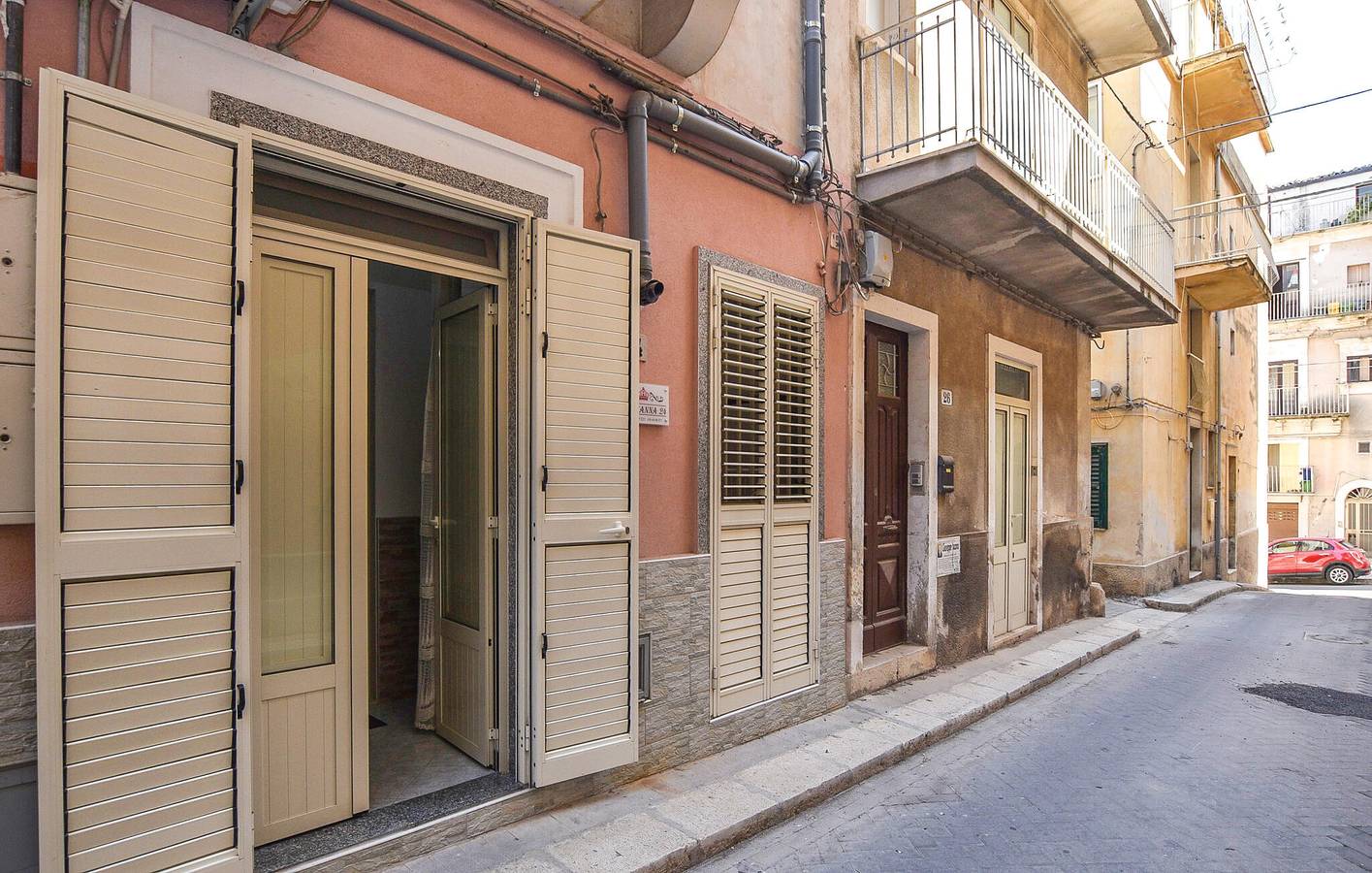 Apartamento vacacional entero, Acogedor apartamento cerca del centro de Ragusa con terraza y aparcamiento in Ragusa (Sicilia), Provincia de Ragusa