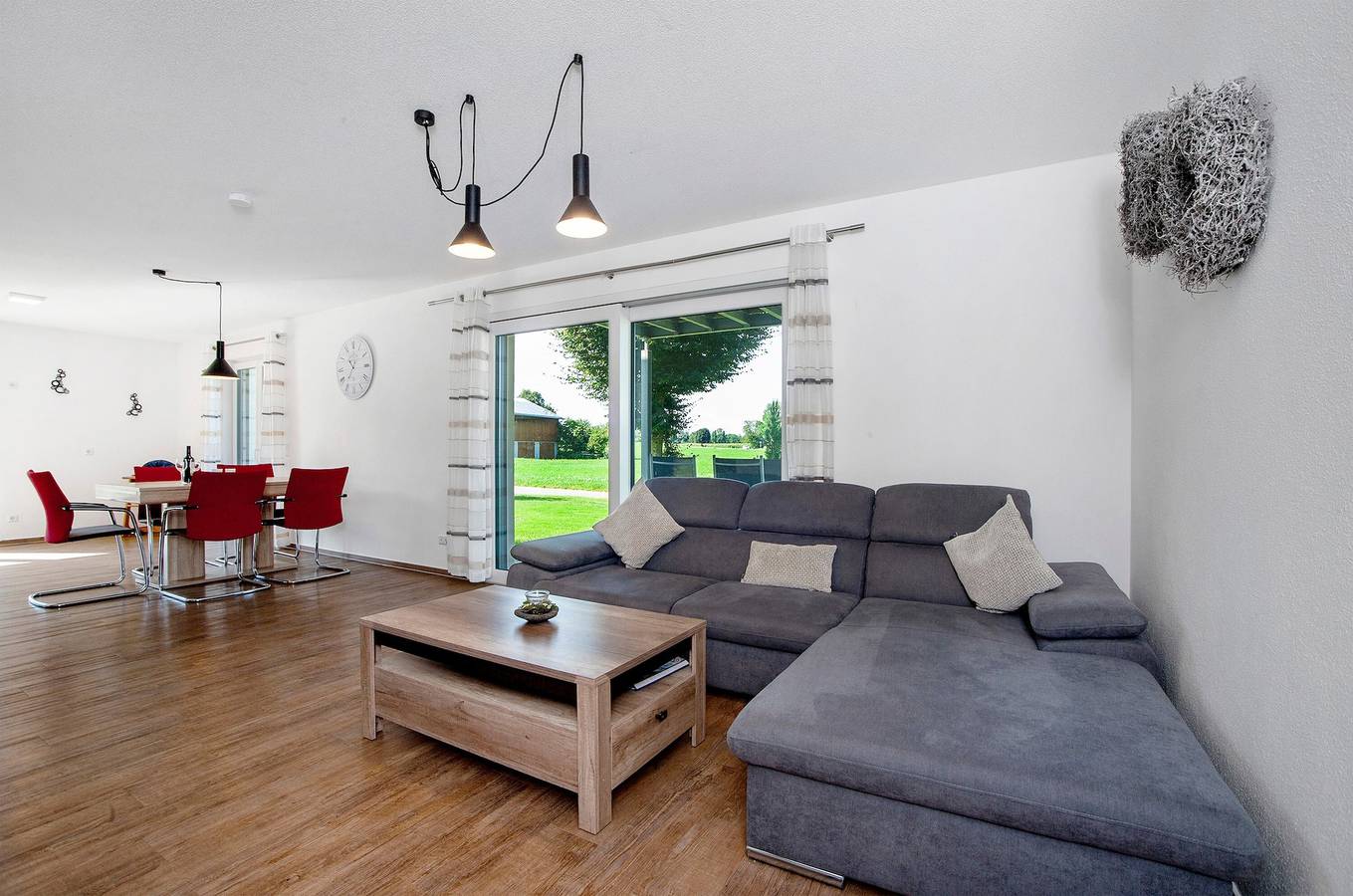Ganze Wohnung, Ferienwohnung 'Im Allgäu - Biber 1' mit Privatterrasse, Gemeinschaftsgarten und Wlan in Leutkirch im Allgäu, Region Bodensee-Oberschwaben