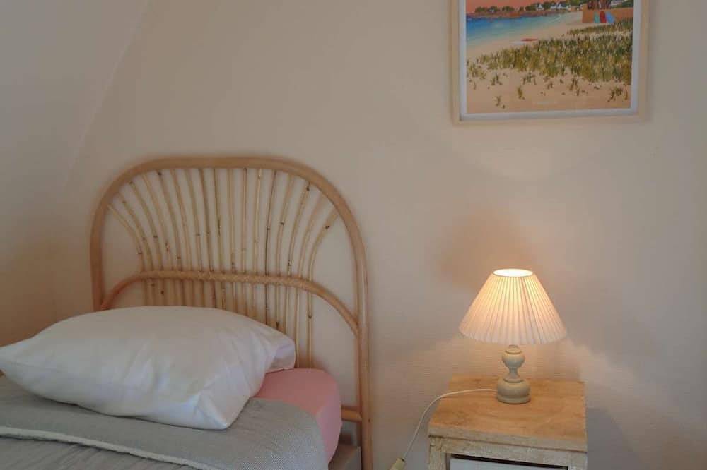 Ancien corps de ferme,  avec jardin , proche de la mer. in Plobannalec-Lesconil, Côte de Cornouaille