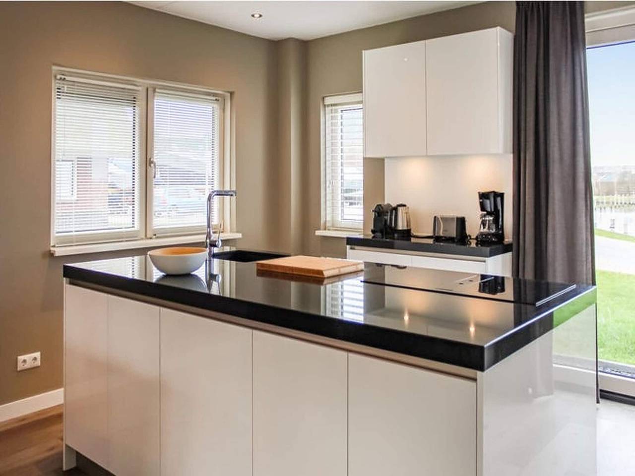 Villa mit Garten in einem Ferienpark am Wasser in Idskenhuizen, Ijsselmeer