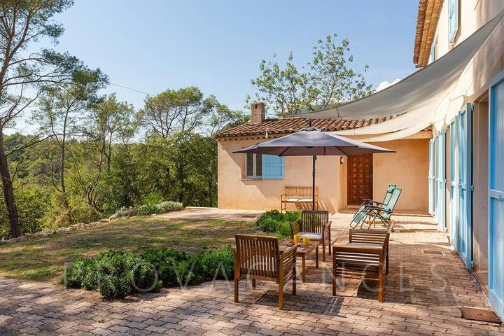 Location de vacances pour 10 personnes, avec jardin et piscine à Tourrettes-sur-Loup - 3