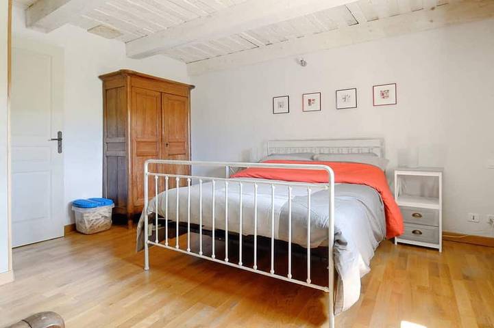 Location de vacances pour 4 personnes, avec terrasse ainsi que piscine et jardin à Caseneuve - 2