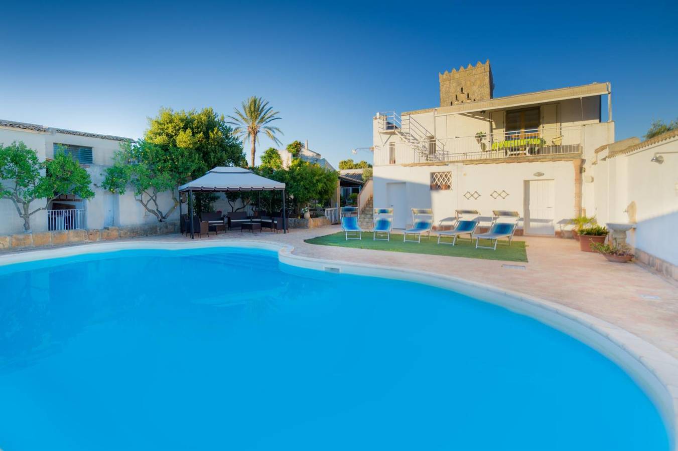 Entire apartment, Holiday apartment for 12 people with balcony/terrace in Mazara del Vallo, Trapani Province