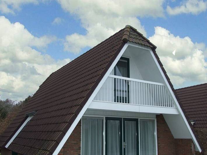 Vakantiepark voor 4 personen, with Balkon and Terras as well as Tuin and Zwembad in Nederland