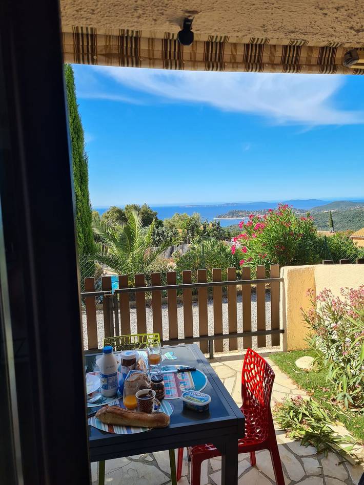 Location de vacances pour 4 personnes, avec terrasse et piscine à La Croix-Valmer