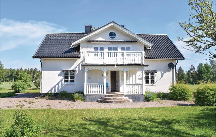Hus för 7 Personer, med terass och trädgård i Vimmerby