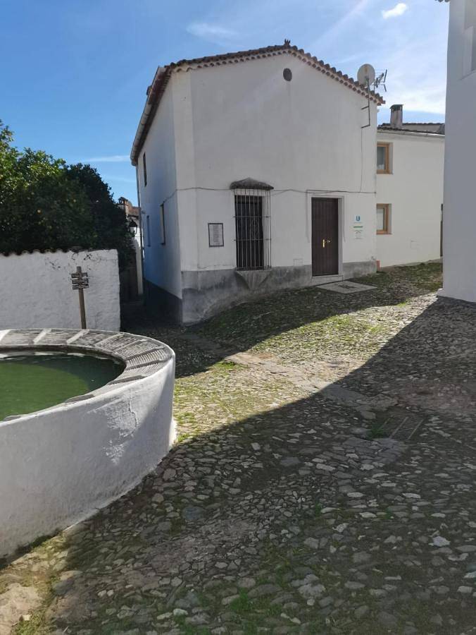 Apartamento para 6 personas, con terraza, Se admiten mascotas en Linares de la Sierra