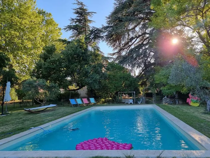 Hotel para 5 personas, con vistas además de jardín y piscina - 1