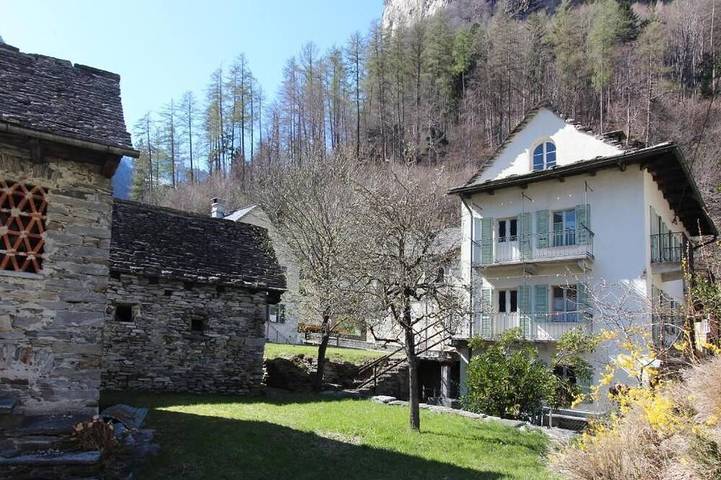 Ferienhaus für 12 Personen, mit Garten in Brione