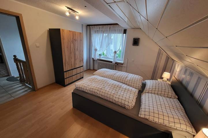 Ferienhaus am Waldrand in der Nähe eines Badesees in Dylocken, Oppeln und Umgebung