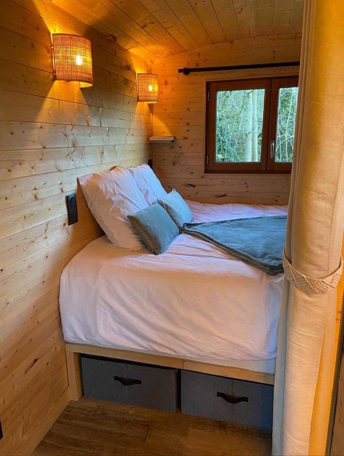 Camping pour 2 personnes, avec balcon et vue ainsi que vue sur le lac et jardin