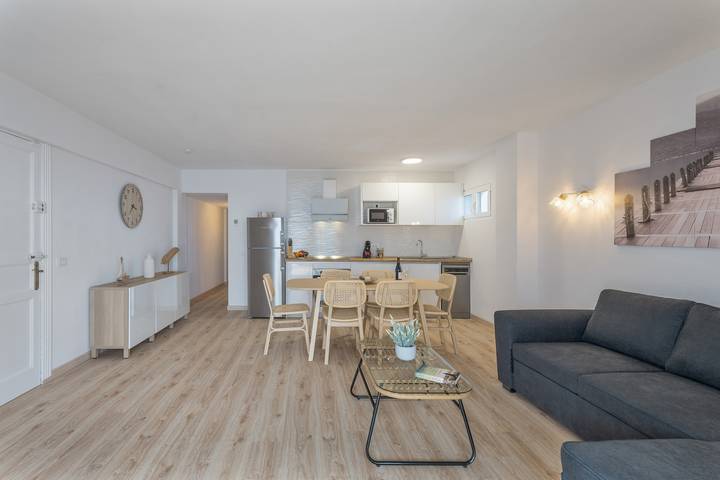 Apartamento entero, Vacaciones 'La Bahia' con impresionantes vistas a la montaña y al mar desde la terraza in Tabaiba, El Rosario