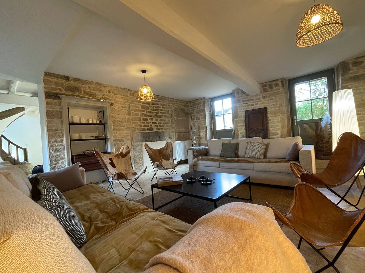 Burgunder Rückzug: geräumiges renoviertes Haus, Jacuzzi, Garten, Parkplatz in Gigny, Region Avallon