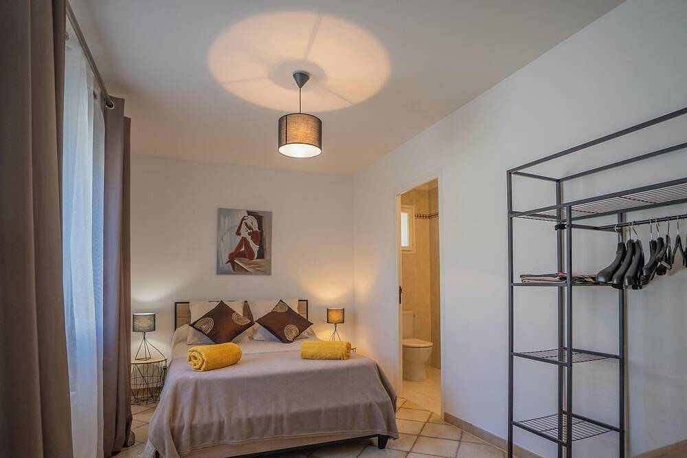 Maison Avec Piscine, à 10 Minutes de Nîmes in Poulx, Nimes region