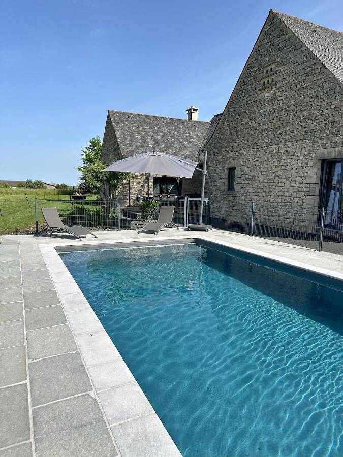 Location de vacances pour 12 personnes, avec piscine ainsi que vue et jardin à Saint-Robert - 3