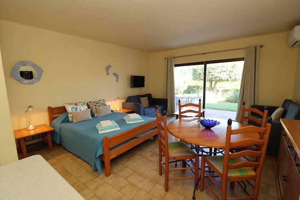 Appartamento intero, Studio Apartment with Swimming pool at São Rafael Beach - Albufeira in Albufeira, Distretto di Faro