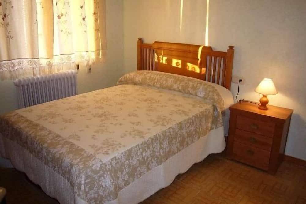 Cottage (full rental) La Fuente de la Covatilla for 8 people in La Hoya, Salamanca Province
