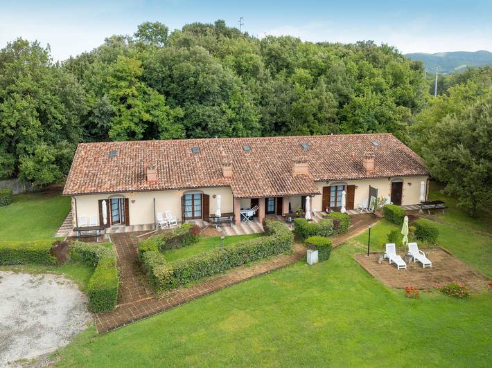 Agriturismo per 6 persone, con giardino e piscina per bambini, con animali domestici in Santa Luce