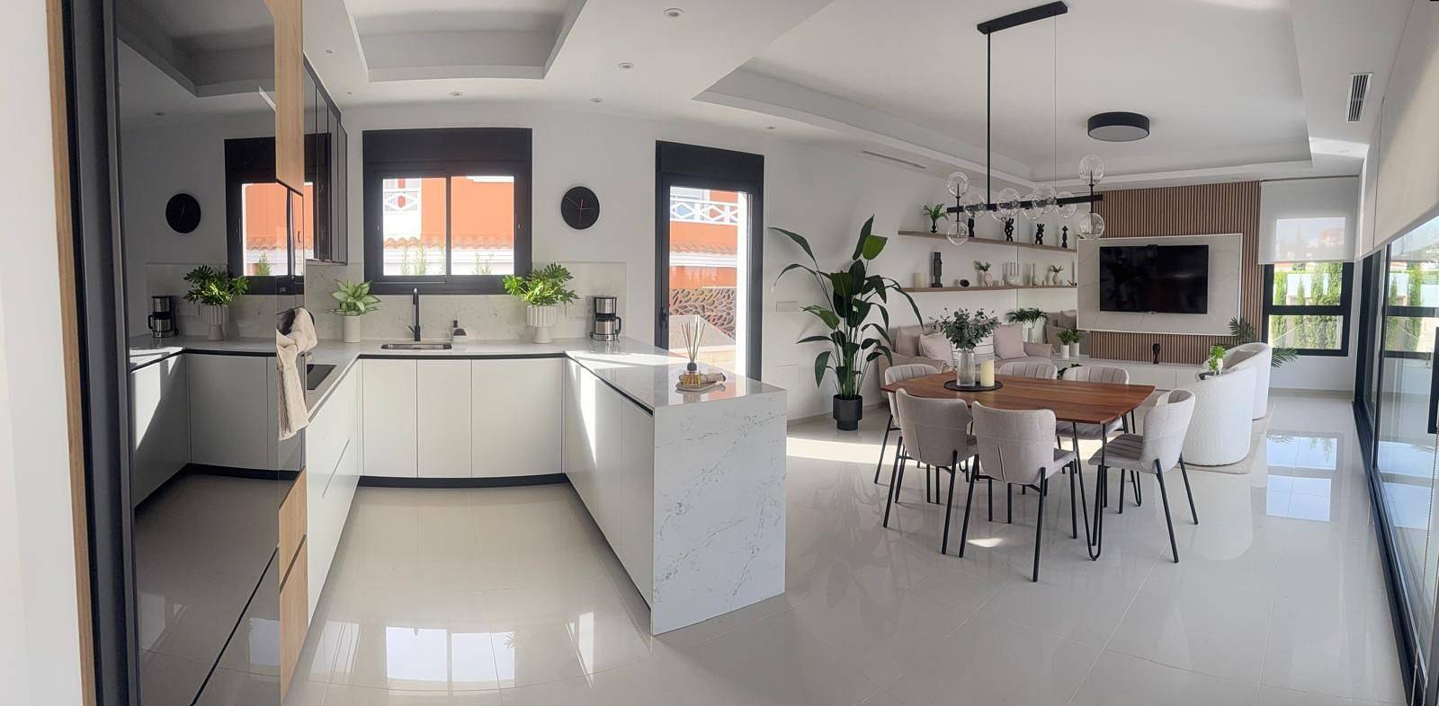 3 Bed Villa - Sleeps 6 - Private Pool - Parking in Rojales, Costa Blanca