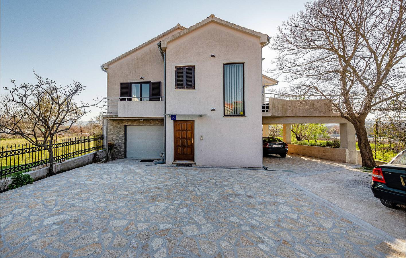 Modernes Apartment mit 2 Schlafzimmern, Pool und Terrasse, 200 m von lokalen Restaurants entfernt in Galovac, Zadar