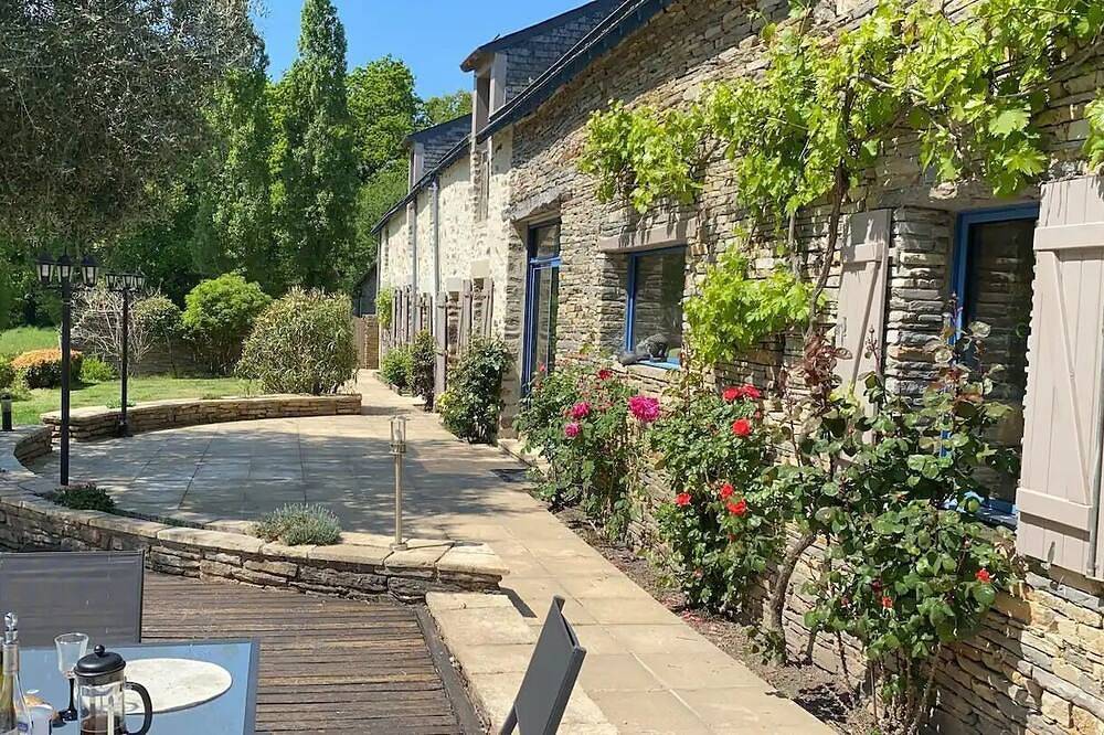 Charming accommodation with swimming pool and garden. in Saint-Nicolas-de-Redon, Région de Châteaubriant