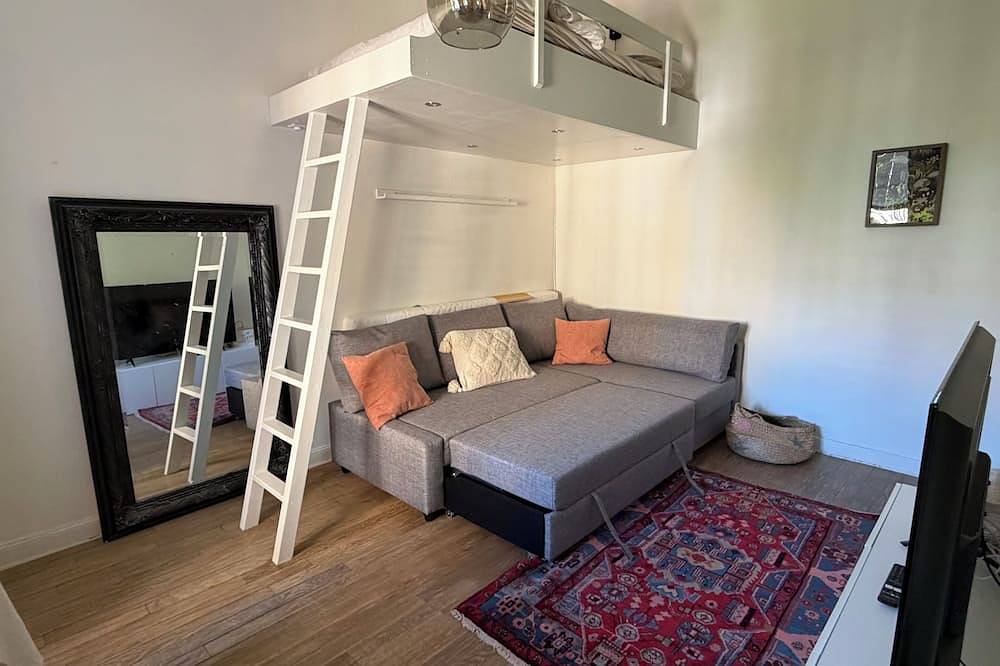 Ganze Wohnung, Charming loftstudio - perfect citystay in Norrmalms stadsdelsområde, Stockholm