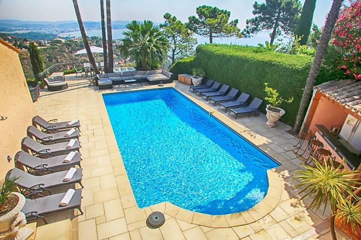 Villa pour 12 personnes, avec Vue sur l’océan et Balcon ainsi que Jacuzzi et Terrasse à Théoule-sur-Mer